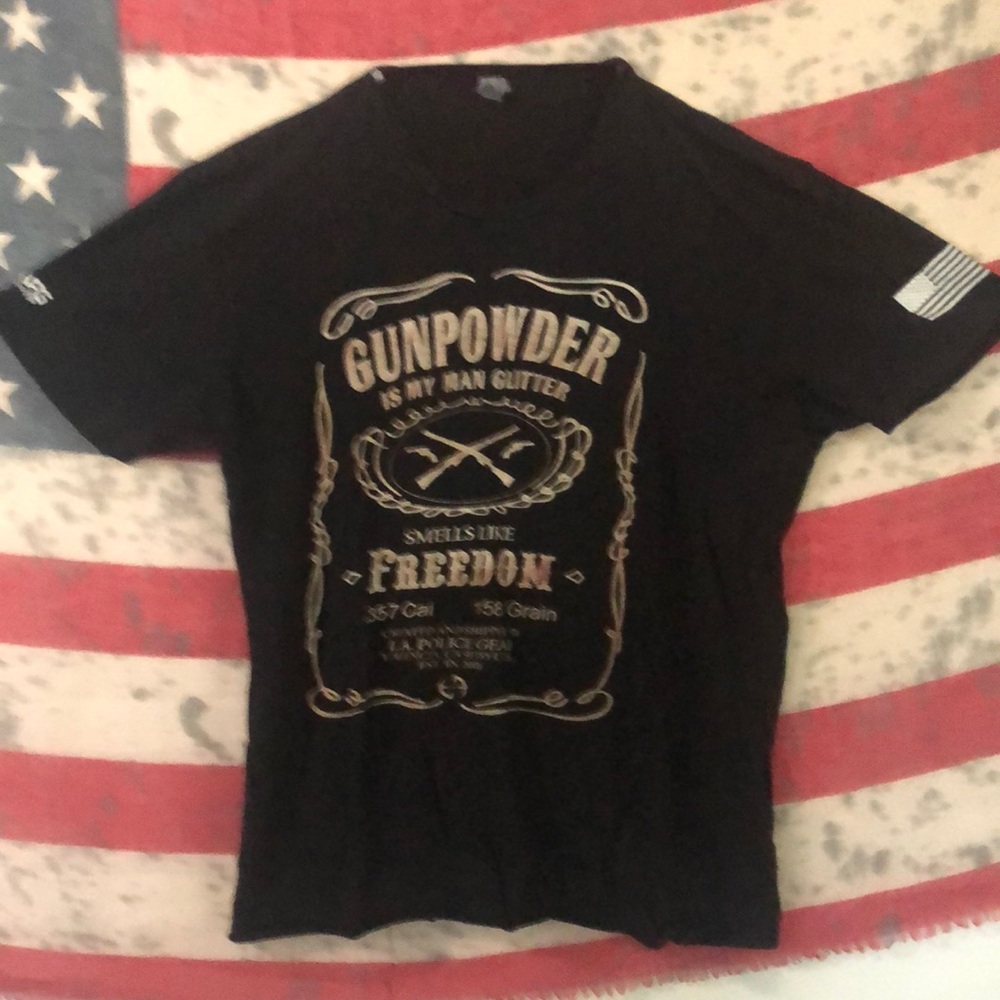 Mens black LAPG “gunpowder is my man glitter” T-Shirt size Large